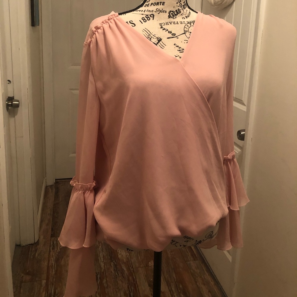 Womens blouse - pink with flowy sleeves - medium